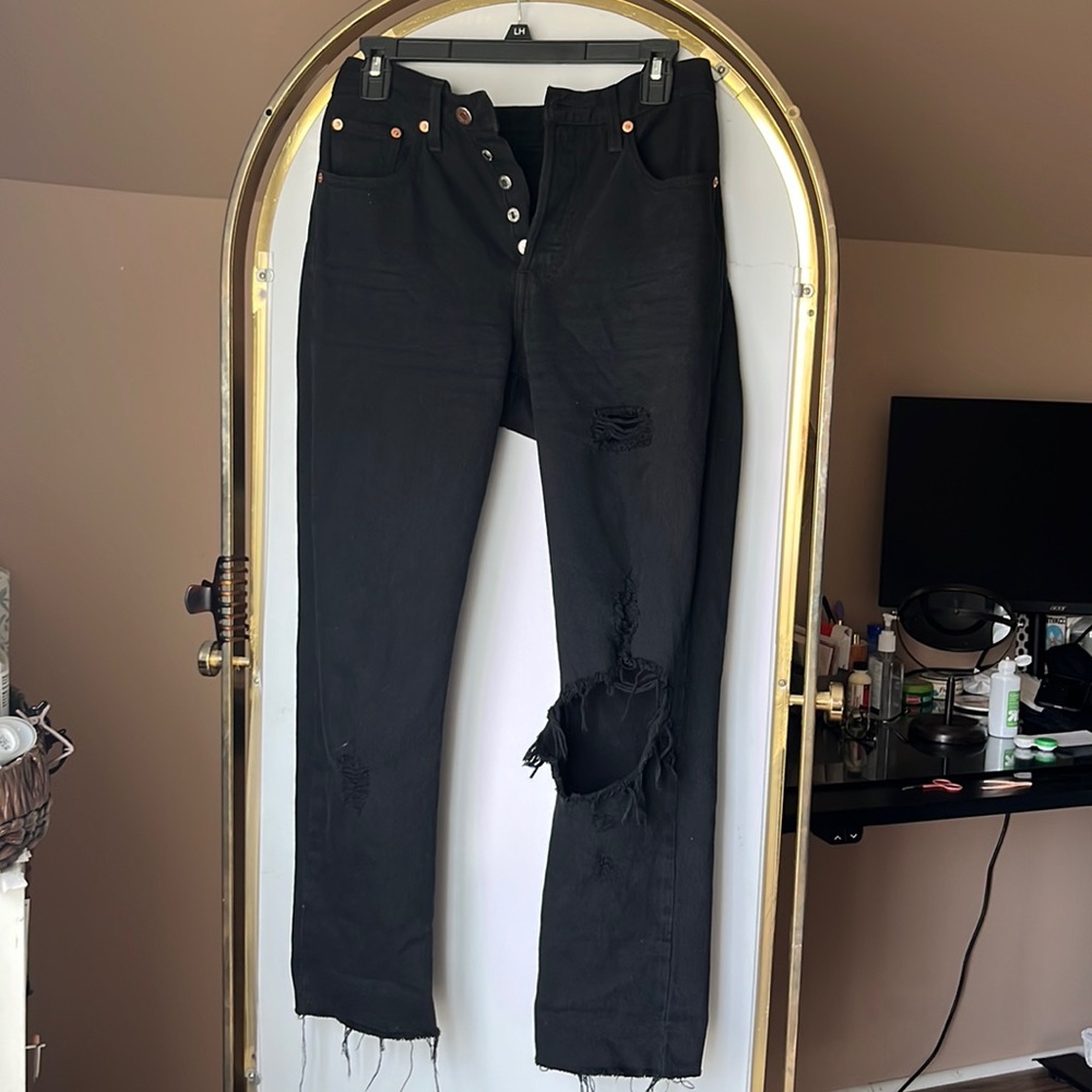 black 501 levis - 25W